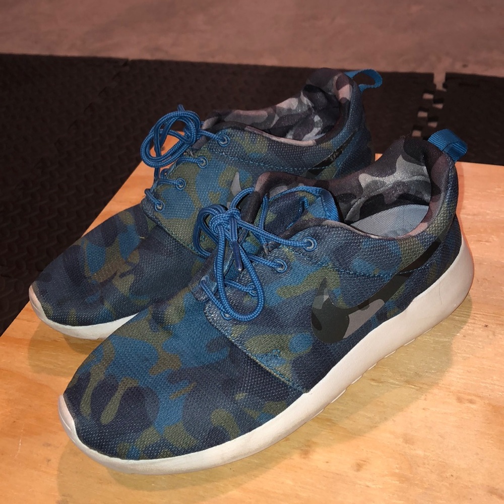 CUSTOM NIKE ROSHES